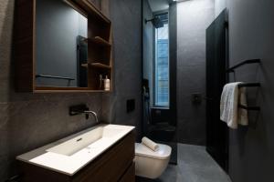 Un baño de Mirabilis Apartments - Bayham Place