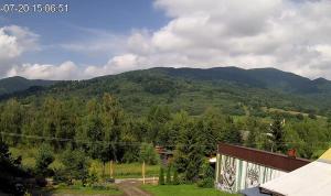 Blick auf einen Berg von einem Haus in der Unterkunft Biesy2 in Wetlina