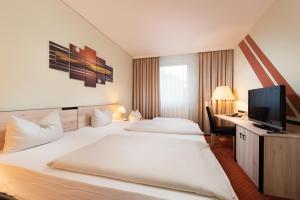 Giường trong phòng chung tại NOVINA HOTEL Südwestpark