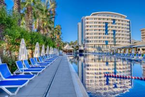 The swimming pool at or close to Porto Bello Hotel Resort & Spa