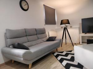 Una televisión o centro de entretenimiento en Très Bel Appartement Neuf et Moderne 63m2 à Obernai