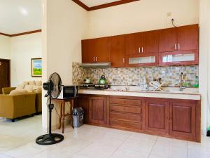 Una cocina o kitchenette en Villa Cabean Salatiga