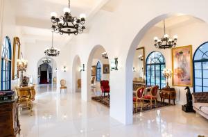 a living room with arched ceilings and chandeliers at Hotel Gramado Palace in Gramado