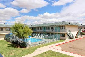 Kolam renang di atau di dekat Motel 6-Tucumcari, NM