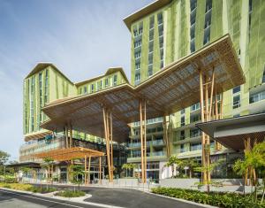 une image d'un bâtiment à structure en bois dans l'établissement Crystalbrook Bailey, à Cairns