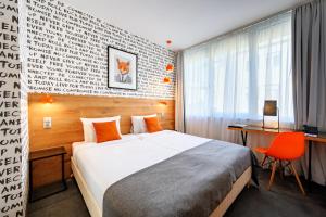 Ένα ή περισσότερα κρεβάτια σε δωμάτιο στο Roombach Hotel Budapest Center