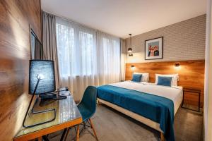 Ένα ή περισσότερα κρεβάτια σε δωμάτιο στο Roombach Hotel Budapest Center