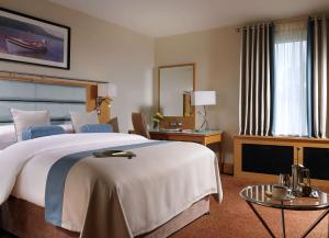 Tempat tidur dalam kamar di Radisson BLU Hotel and Spa, Limerick