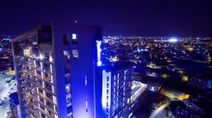 Vue générale sur Larnaca ou vue de la ville depuis l'hôtel