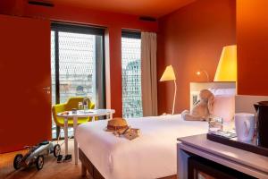 Gulta vai gultas numurā naktsmītnē Radisson Blu Hotel Bordeaux