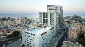 Vue générale sur Larnaca ou vue de la ville depuis l'hôtel