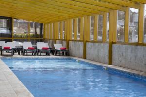 A piscina localizada em Luna Hotel Serra da Estrela ou nos arredores