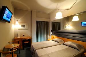 Cama ou camas em um quarto em Maniatis Hotel