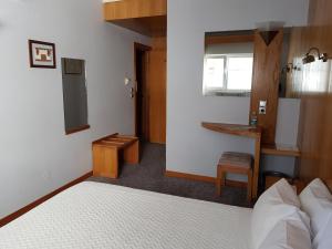 a bedroom with a bed and a table and a counter at Hotel Nordeste Shalom in Bragança