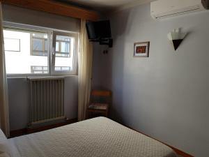 a bedroom with a bed and a window at Hotel Nordeste Shalom in Bragança