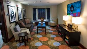 Seating area sa Staybridge Suites Lexington, an IHG Hotel