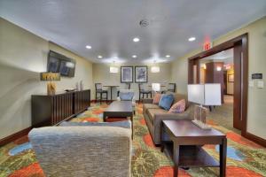 TV i/ili multimedijalni sistem u objektu Staybridge Suites Lubbock South, an IHG Hotel