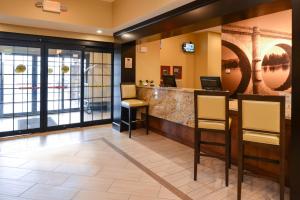 Staybridge Suites Merrillville, an IHG Hotel tesisinde bir televizyon ve/veya eğlence merkezi