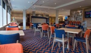 พื้นที่นั่งเล่นของ Holiday Inn Express Dunfermline, an IHG Hotel