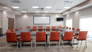 The business area and/or conference room at Holiday Inn Express & Suites - Marion, an IHG Hotel