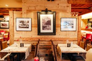 Un restaurante u otro lugar para comer en Hotel Le Castel