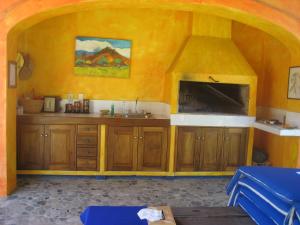 Una cocina o cocineta en Unelma Bungalows