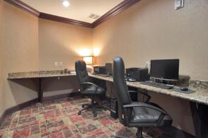 Foto da galeria de Holiday Inn Express Hotel & Suites DFW West - Hurst, an IHG Hotel em Hurst