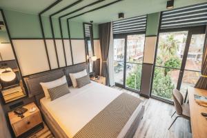 Giường trong phòng chung tại City Life Demir Hotel