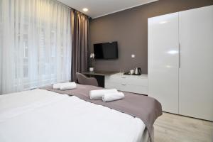 PLATINUM ROOMS butique hotel tesisinde bir odada yatak veya yataklar