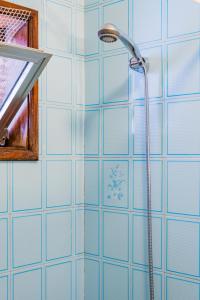 A bathroom at Casa dos Azulejos