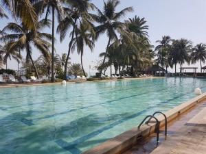 Piscina a Hotel Jardin Savana Dakar o a prop