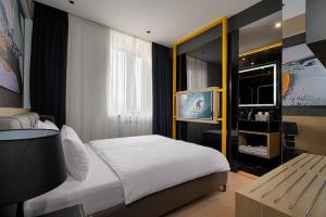 Cama ou camas em um quarto em Maccani Black Luxury Suites