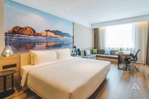 Cama ou camas em um quarto em Atour Hotel Tianjin Zhongxin Eco-City