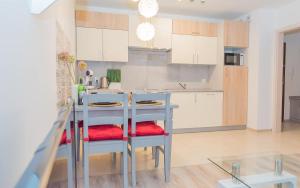 EASY RENT Apartments - COZY tesisinde mutfak veya mini mutfak