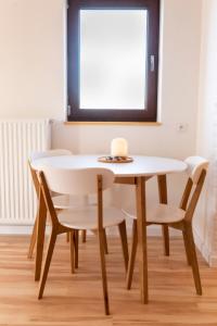 a table and chairs in a room with a window at Eco apartament Nałęczów in Nałęczów