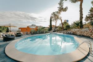 The swimming pool at or close to Hesperia Ciudad de Mallorca