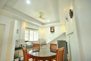 Area tempat duduk di Aaron's Homestay