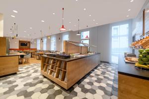 レーゲンスブルクにあるHoliday Inn Express - Regensburg, an IHG Hotelの食堂