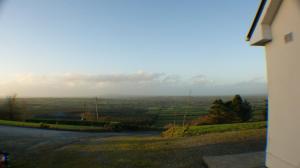 een uitzicht op het landschap vanuit een gebouw bij The Collins,Our View from The Top in Listowel