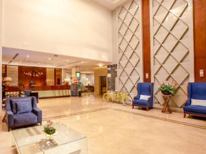 Golden Tulip Canaan Kampala tesisinde bir oturma alanı