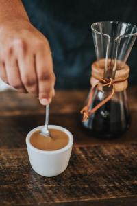 Coffee at tea making facilities sa Leslie Hotel Ocean Drive