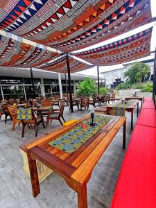 Un restaurant sau alt loc unde se poate mânca la ONOMO Hotel Durban