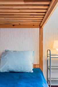 A bed or beds in a room at Casa dos Azulejos