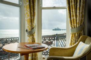 Area tempat duduk di Langham Hotel Eastbourne