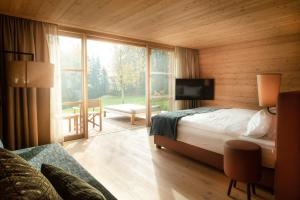 เตียงในห้องที่ ADLER Lodge RITTEN