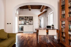 a kitchen and dining room with a table and chairs at The Galileo Apartment in Pisa