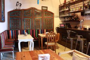 a restaurant with a bar with tables and chairs at HOTEL MI SOLAR EJECUTIVO in Uruapan del Progreso