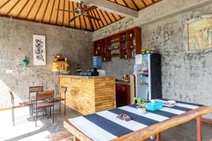 Dapur atau dapur kecil di D-Anyar Stay and Surf Canggu