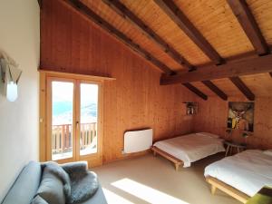 Llit o llits en una habitació de Chalet Bissetrot