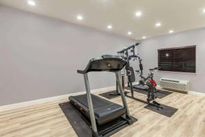 Gimnasio o equipo deportivo en Super 8 by Wyndham Kingwood Houston North